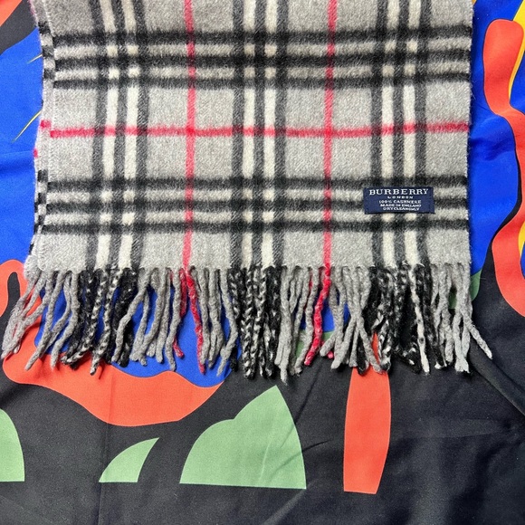 Authentic Preloved Burberry London 💯 Cashmere - Picture 2 of 4